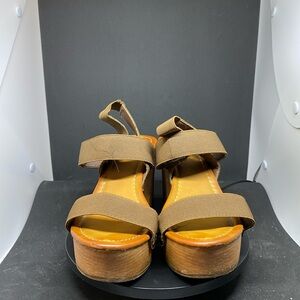 MIA Tan Platform Sandals EUC Size 9